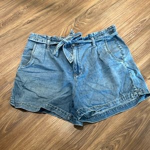 American Eagle Mom Short